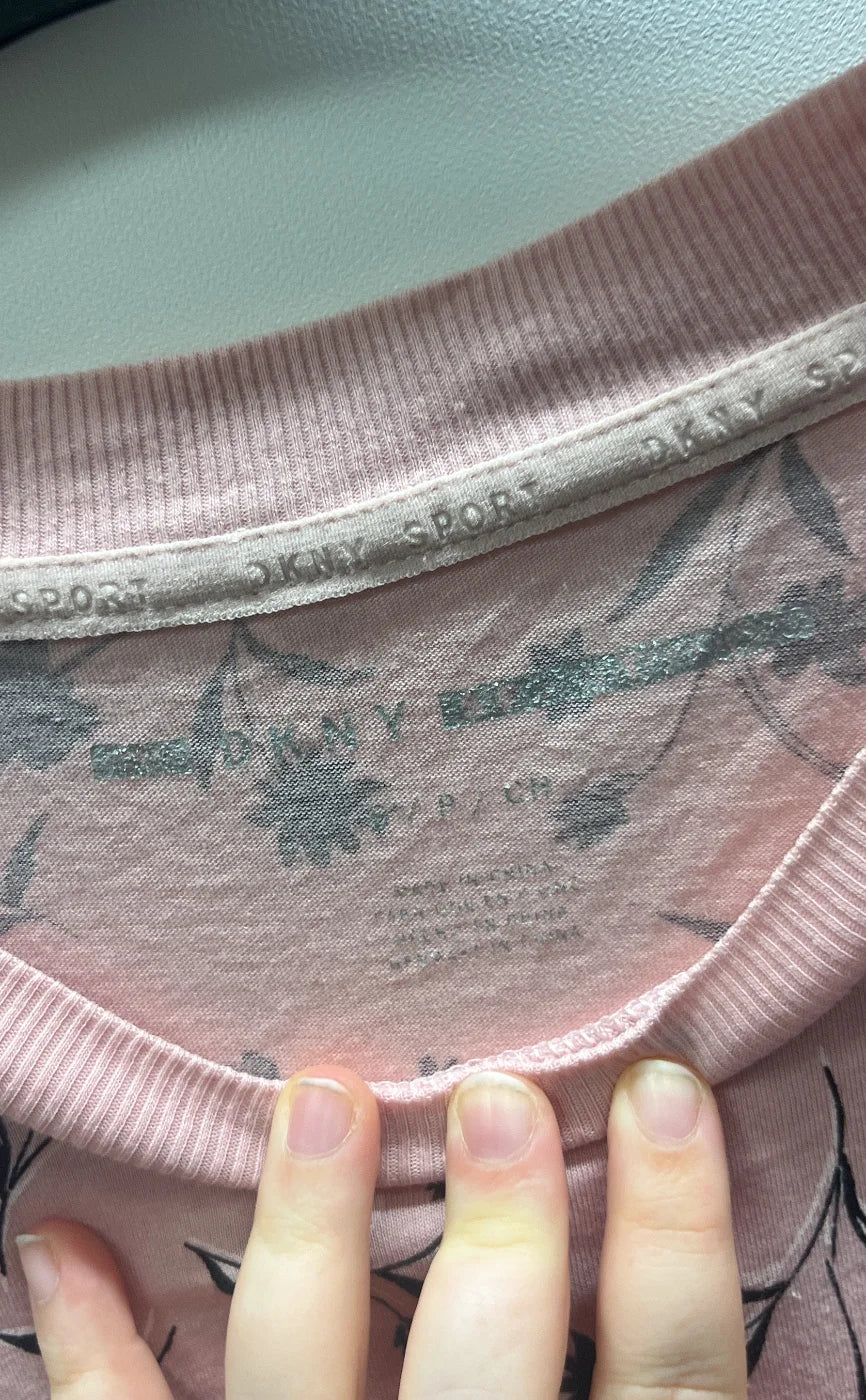 DKNY rosa t-shirt med blommönster