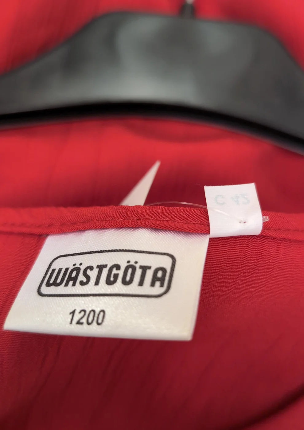 Wästgöta röd satinlinne