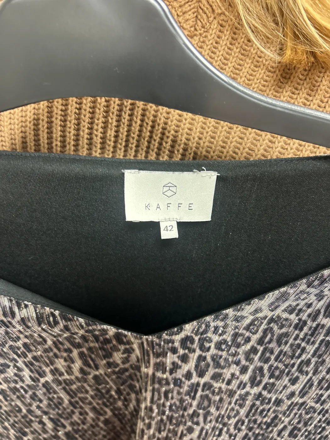 Kaffe glittrig leopardmönstrad kjol
