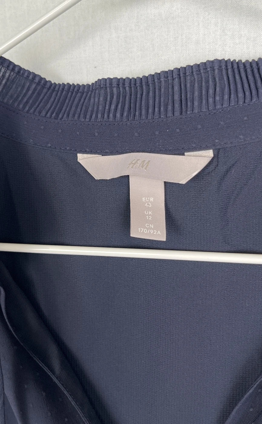 H&M marinblå ärmlös topp med v-ringning