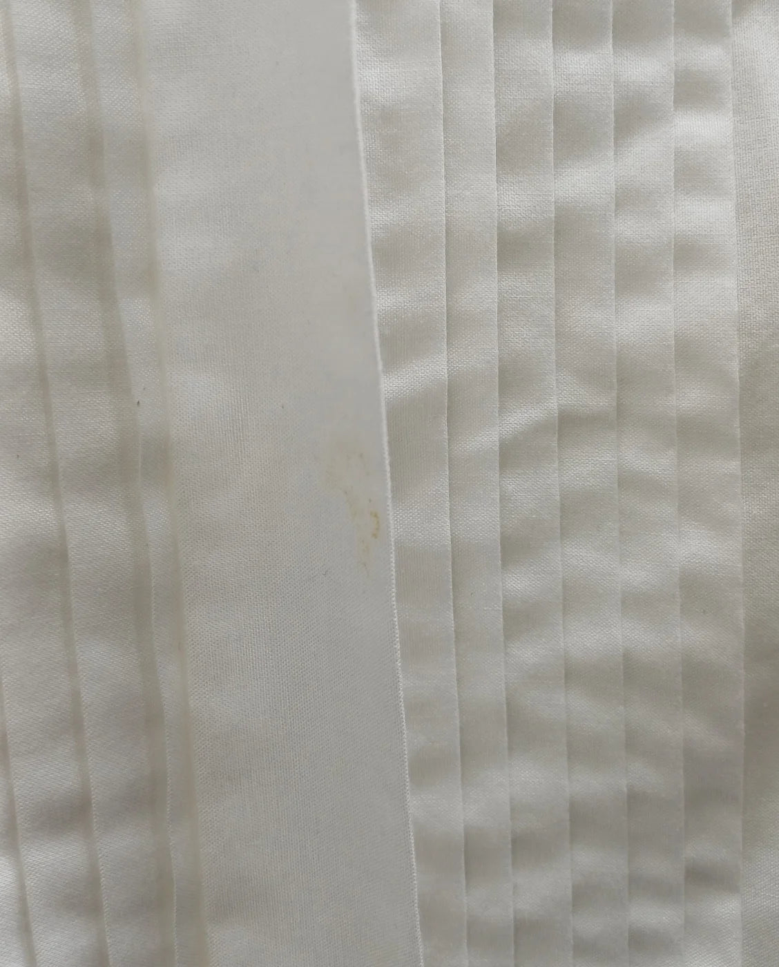 Bosweel vit blus med plisserad fram