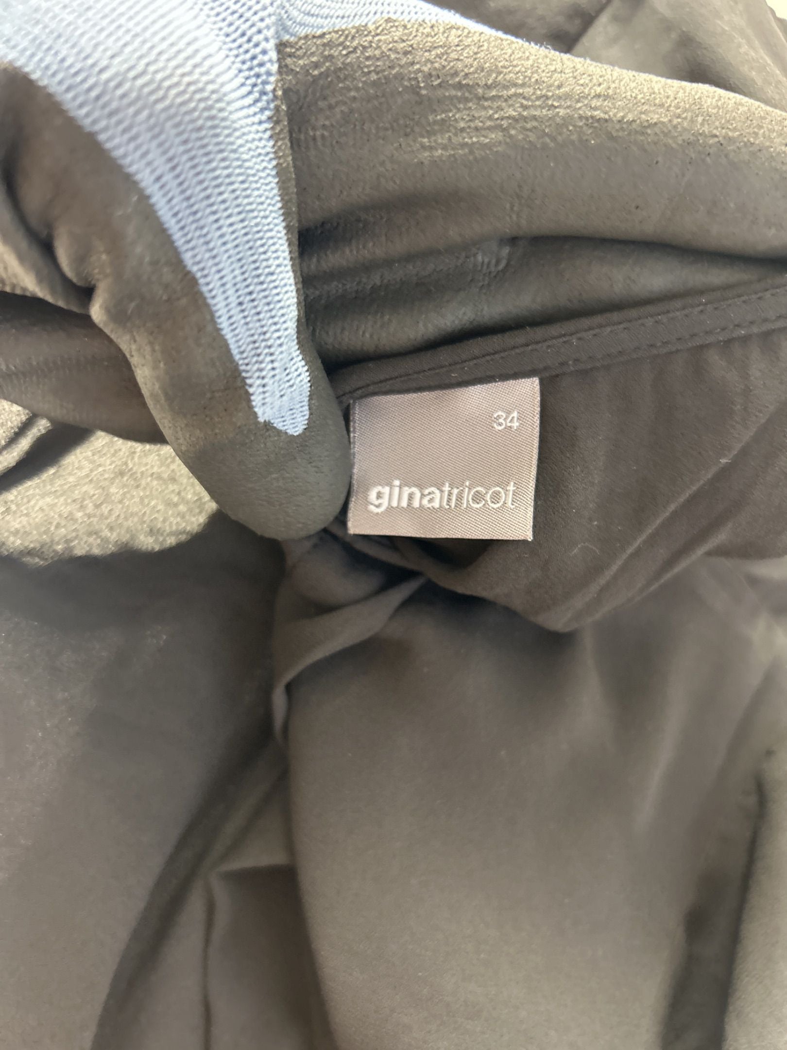 Gina Tricot svart blus med kort ärm